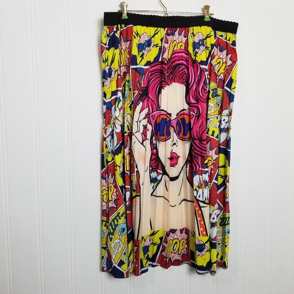 COPY - Pleated Graphic Print Midi Skirt - Picture 2 of 5